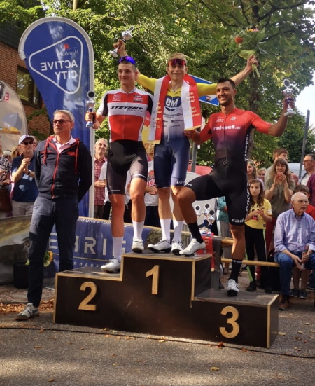 Niklas Behrens (Stevens Racing Team), Moritz Thömen (Bike Market Team), Leon Rohde (Rad – Net Rose Team) – v.l.n.r.