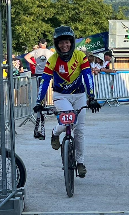 Zufriedenes Gesicht bei der Zieleinfahrt