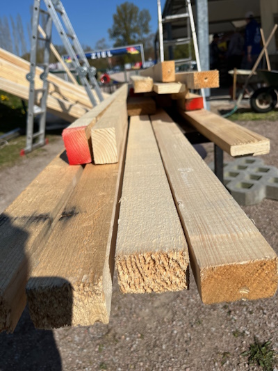 Freiwillige beim Bahnbau am BMX-Track Neusurenland