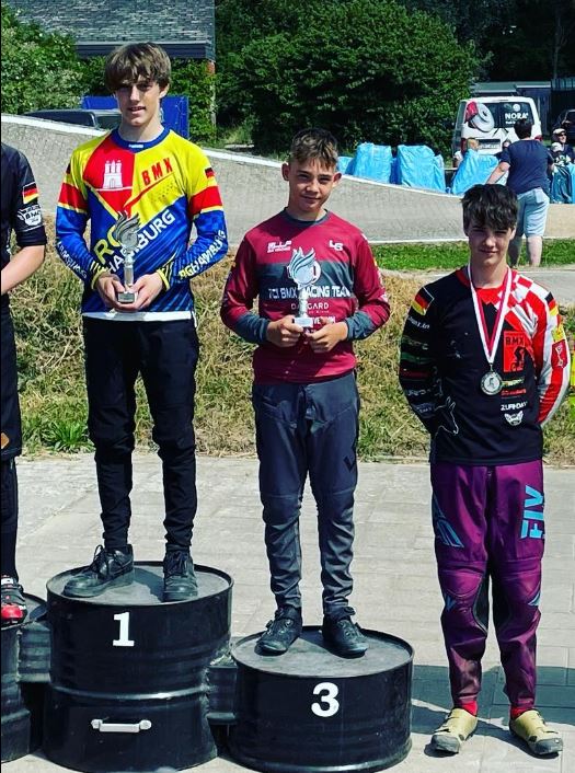 Till Behnke auf Platz 1, Louis Romeyke-Schlapper auf Platz 3