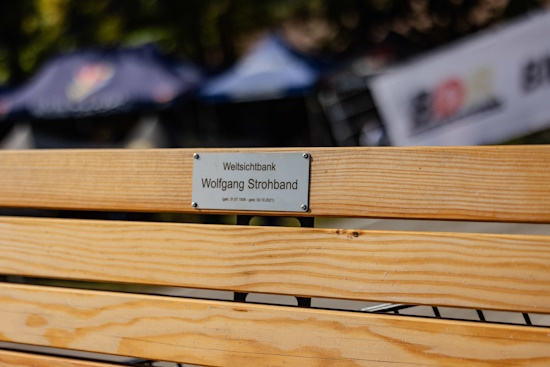 Wolfgang Strohband Weitsichtbank am Track Neusurenland