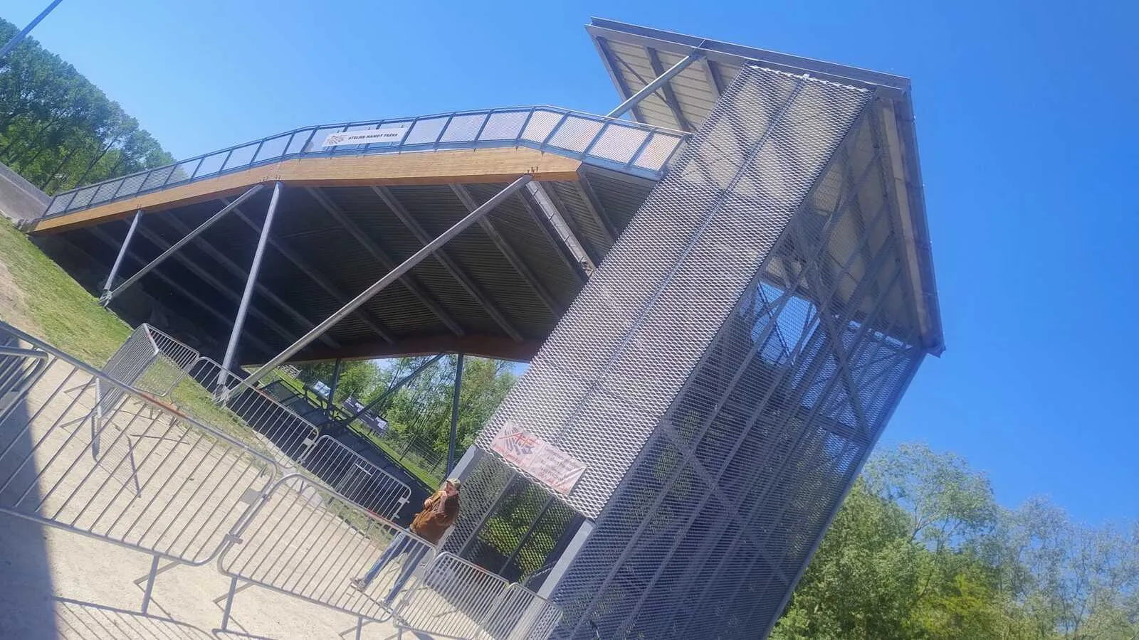 Der imposante Starthügel der neuen BMX-Anlage in Antoing