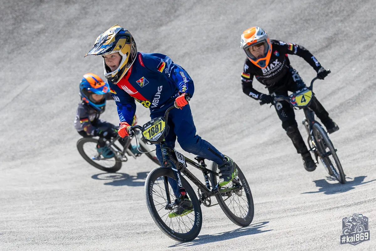 Zwei RG Hamburg Fahrer im Rennen auf der BMX-Bahn Stuttgart