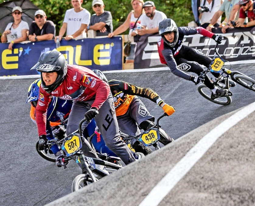 Kilian Schlapper in der Kurve beim EM-Halbfinale BMX